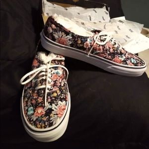 Floral vans 🌹❤️